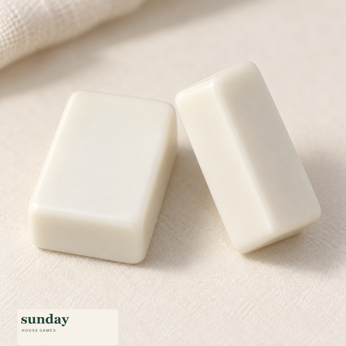 Pocket Party — White white mini chinese mahjong set — tile close-up